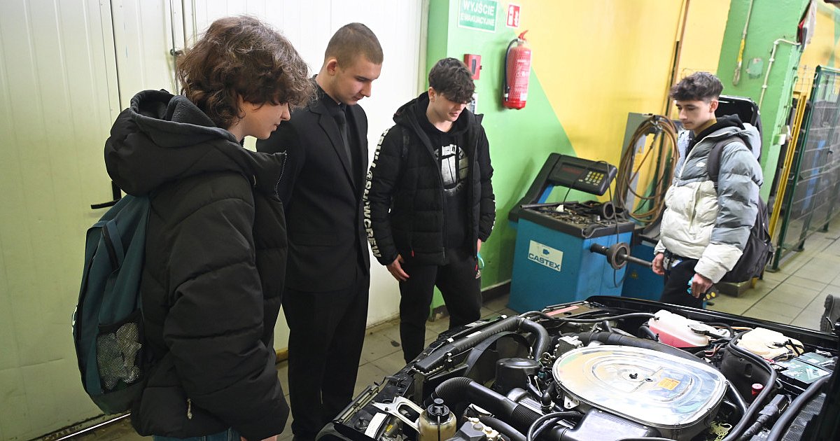 Pokazy i szkolenia na Międzyszkolnym Dniu Mechanika w tarnobrzeskim Centrum Kształcenia Zawodowego [FOTO]