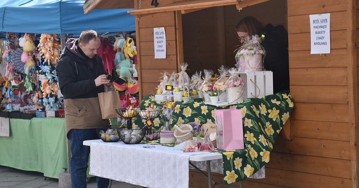 W Nowej Dębie trwa Jarmark Wielkanocny [ZDJĘCIA]