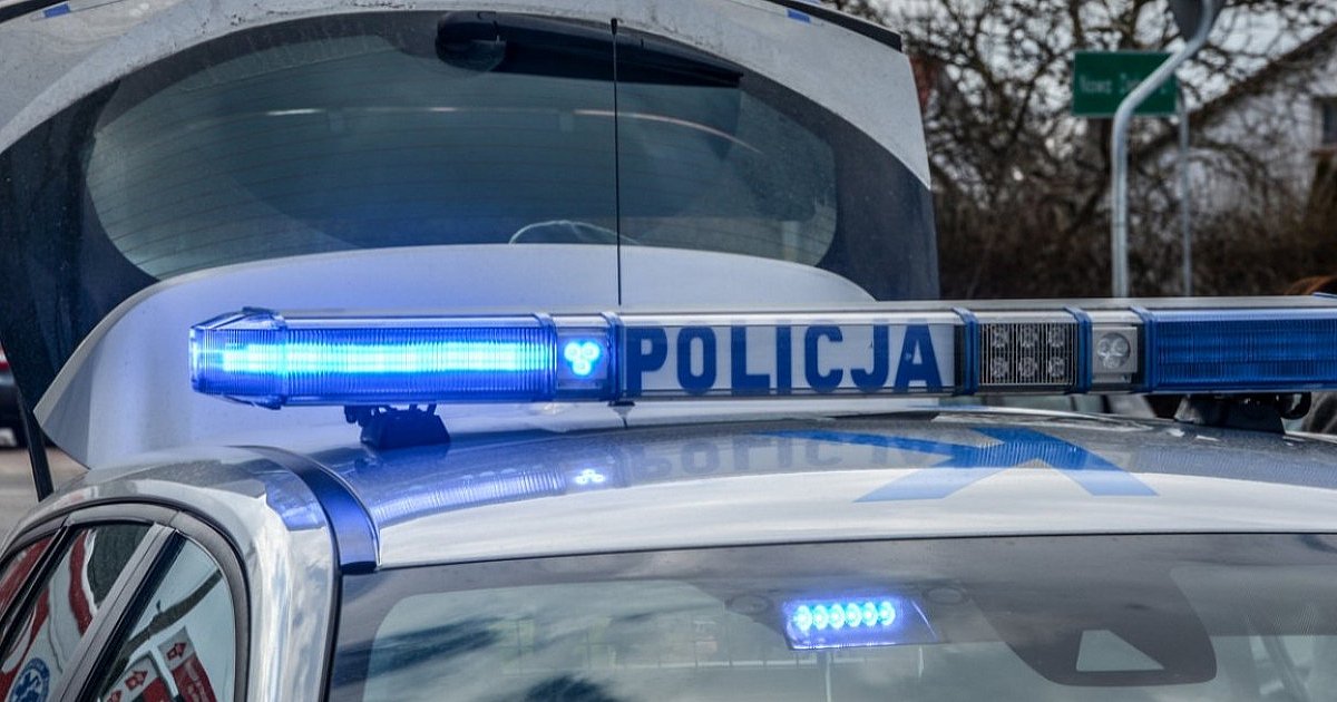 47-letni rowerzysta trafił do szpitala po zderzeniu się z autem osobowym na drodze Stalowa Wola - Tarnobrzeg