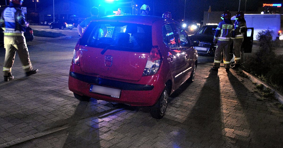Tarnobrzeg: Zderzenie dwóch aut na alei Warszawskiej. Jedna osoba trafiła do szpitala