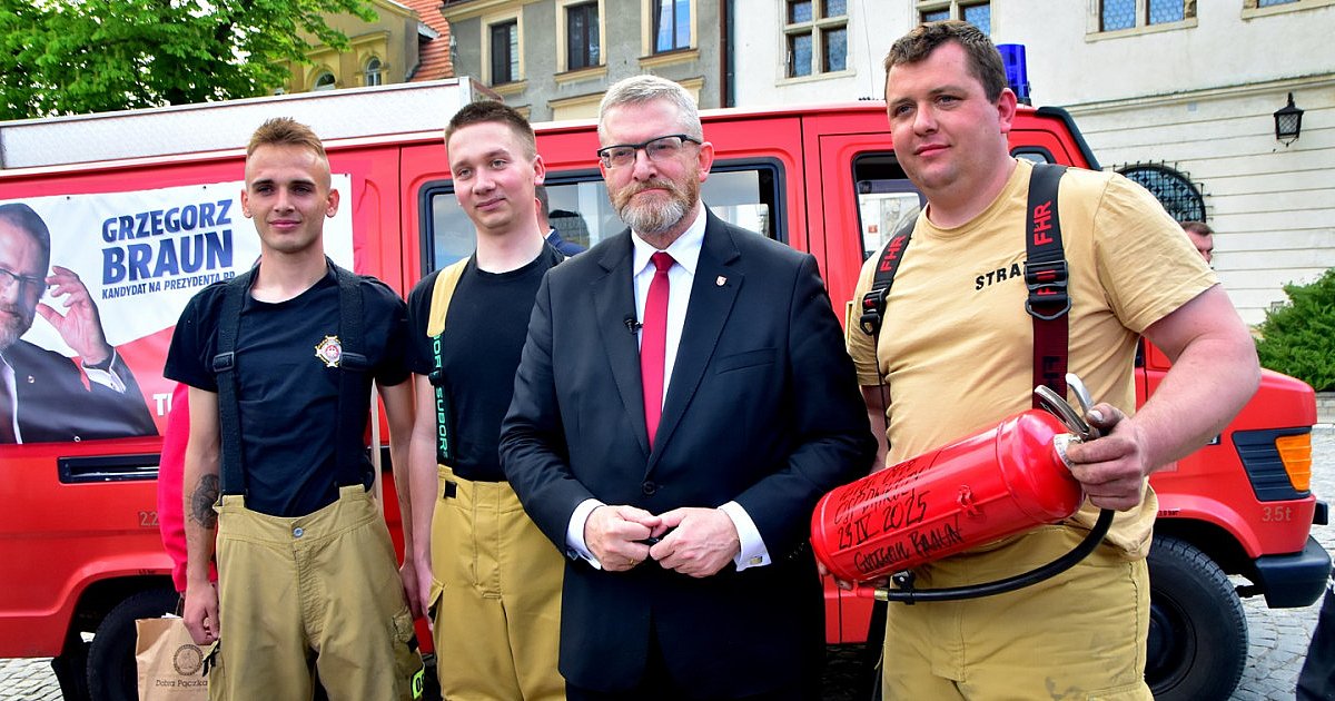 Grzegorz Braun w Sandomierzu. Mówił m.in. o rozbrajaniu polskiej armii i mąceniu w głowach młodych ludzi... [ZDJĘCIA]