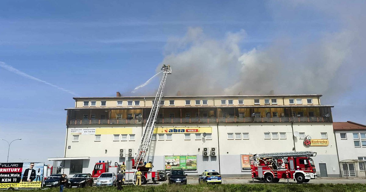 Ogromny pożar w Stalowej Woli. Ewakuowano 27 osób