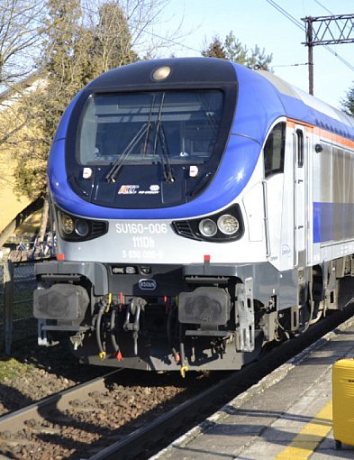 Pociąg przyjeżdża, autobus ucieka [Czytaj w gazecie]-221761