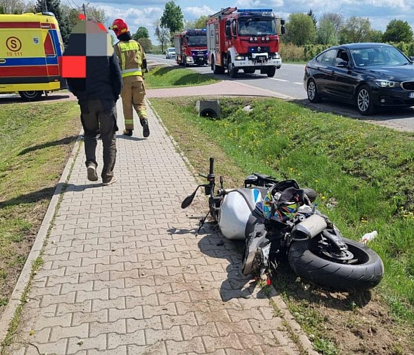 Zderzenie osobówki z motocyklem na drodze krajowej nr 77 [ZDJĘCIA]-221800