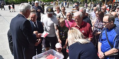 W Nowej Dębie uroczyście obchodzono Dzień Flagi [ZDJĘCIA]-221836