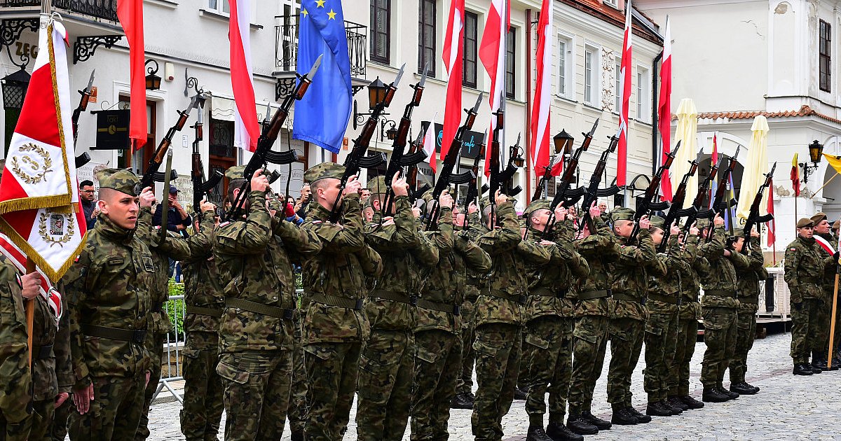 Obchody Narodowego Święta Trzeciego Maja  w Sandomierzu. Modlitwa, uroczystość patriotyczna i pokazy historyczne