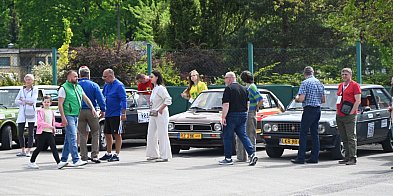Zabytkowe pojazdy zawitały do Tarnobrzega: sportowa próba na placu WORD [FOTO]-221856