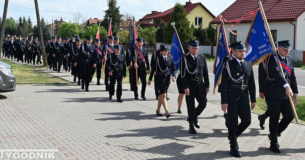 Strażacy z Gminy Nowa Dęba świętowali w Tarnowskiej Woli. Tamtejsi druhowie mają nową remizę i nowy samochód [ZDJĘCIA]