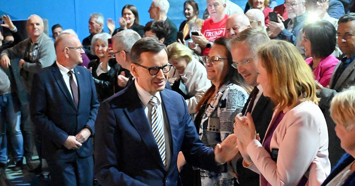 Mateusz Morawiecki zachęcał w Tarnobrzegu do głosowania na Karola Nawrockiego. Czekała na niego pełna sala ludzi [ZDJĘCIA]