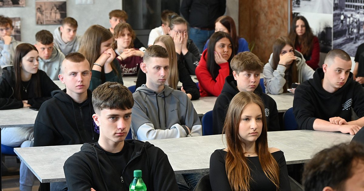 Ruszył program "Bądź bohaterem, nie hejterem" w tarnobrzeskich szkołach. Będą też spotkania dla rodziców [ZDJĘCIA]