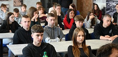 Ruszył program "Bądź bohaterem, nie hejterem" w tarnobrzeskich szkołach [FOTO]-222011
