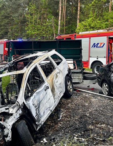 Dramatyczne sceny na DK79. Auta stanęły w płomieniach. Na miejscu lądowało LPR [FO-222024
