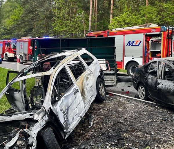 Dramatyczne sceny na DK79. Auta stanęły w płomieniach. Na miejscu lądowało LPR [FO-222024