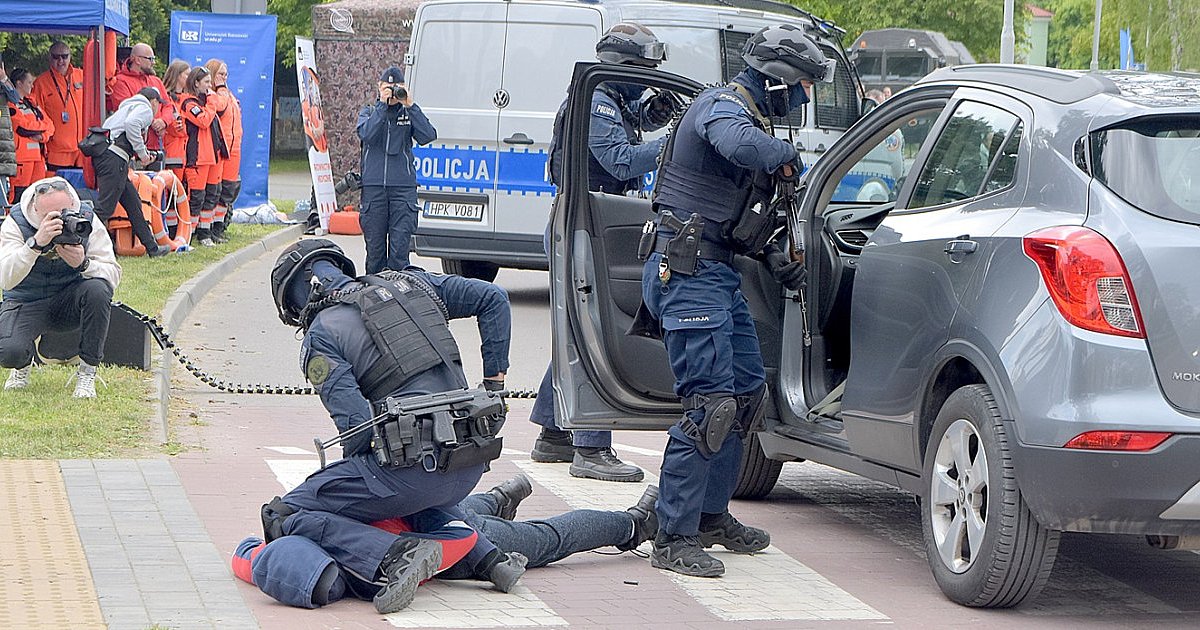 Akademia Ratownicza Sarex-24 zagościła w Gorzycach. Zobaczcie zdjęcia z widowiskowych pokazów [FOTO]