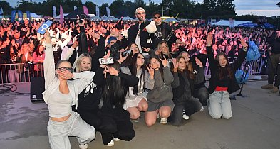 Łobuzy na Dniach Połańca. Fantastyczny koncert! Pod sceną bawiły się tłumy [FOTO]-222041