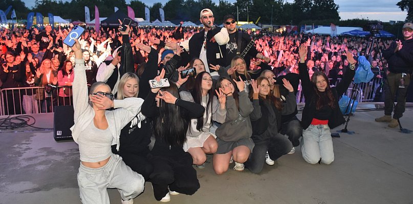 Łobuzy na Dniach Połańca. Fantastyczny koncert! Pod sceną bawiły się tłumy [FOTO] - 222041