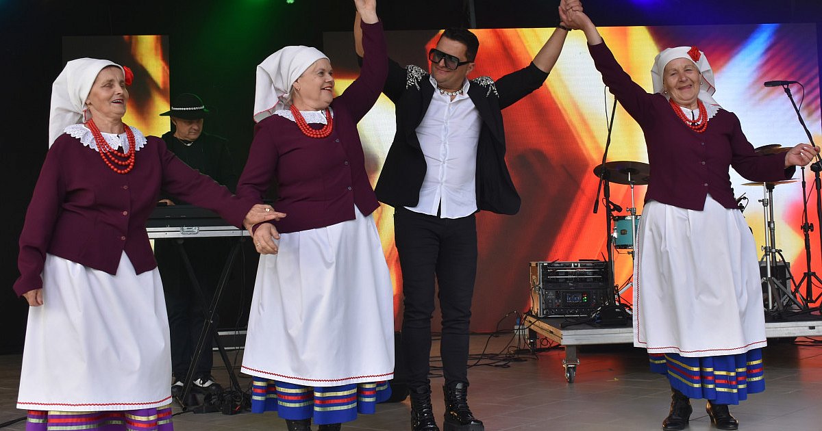 Zespół Kordian na Święcie Kwitnącej Jabłoni w Samborcu [ZDJĘCIA]