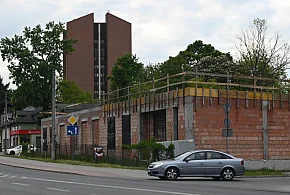Wznowiono prace budowlane w centrum Tarnobrzega. Będzie tylko jedno piętro? [FOTO]-222008