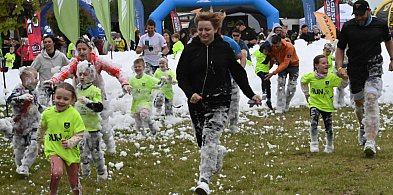 Ponad stu małych miłośników sportu pobiegło w Run Fit Fitneska 2025 [FOTO]-222050