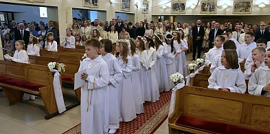 Pierwsza Komunia Święta w parafii Chrystusa Króla w Tarnobrzegu [ZDJĘCIA]-222052