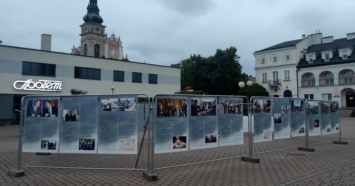 Awantura o wystawę w centrum Tarnobrzega. Czy to element kampanii wyborczej?