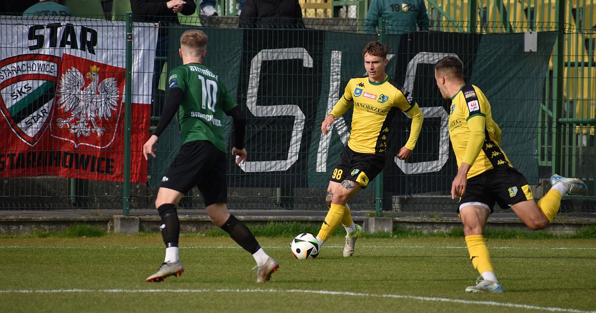 Siarka Tarnobrzeg przegrała ze Starem Starachowice. Zdecydował gol zdobyty... bezpośrednio zrzutu rożnego [ZDJĘCIA][TABELA]