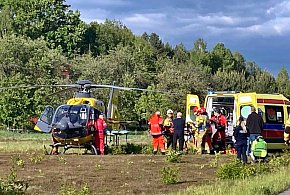 Troje dzieci rannych w wypadku w Durdach, konieczne było wezwanie śmigłowca LPR-222214