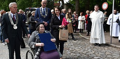 Sandomierz uhonorował ojca Tytusa Piłata [ZDJĘCIA]    -222213
