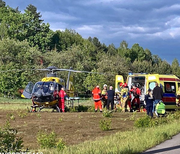 Troje dzieci rannych w wypadku w Durdach, konieczne było wezwanie śmigłowca LPR-222214