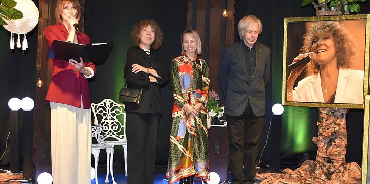 W Klimontowie trwa Festiwal Piosenek Alicji Majewskiej-222211