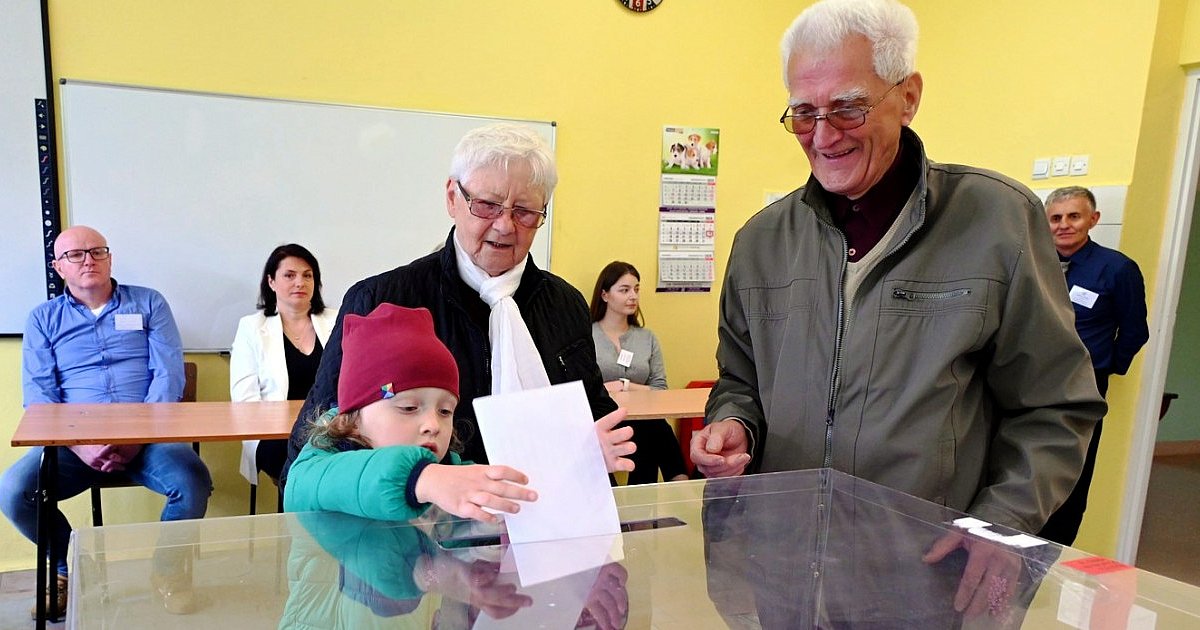 Tarnobrzeżanie głosują w wyborach prezydenckich. Frekwencja na godzinę 12 wyniosła... [ZDJĘCIA][AKTUALIZACJA]