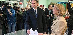 Exit poll: w drugiej turze wyborów Trzaskowski i...