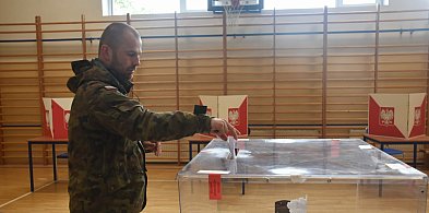 Mieszkańcy Nowej Dęby i wojskowi głosują w wyborach prezydenckich [ZDJĘCIA]-222225