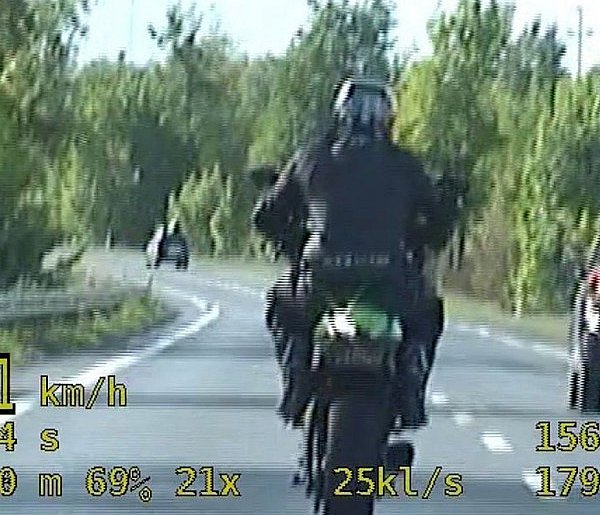 Pędził 151 km/h w kierunku Tarnobrzega. Wykonywał niebezpieczne manewry-222260