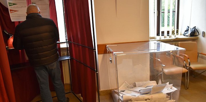W powiecie sandomierskim wygrał Karol Nawrocki  -222251