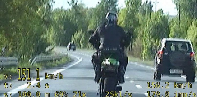 Pędził 151 km/h w kierunku Tarnobrzega. Wykonywał niebezpieczne manewry - 222260
