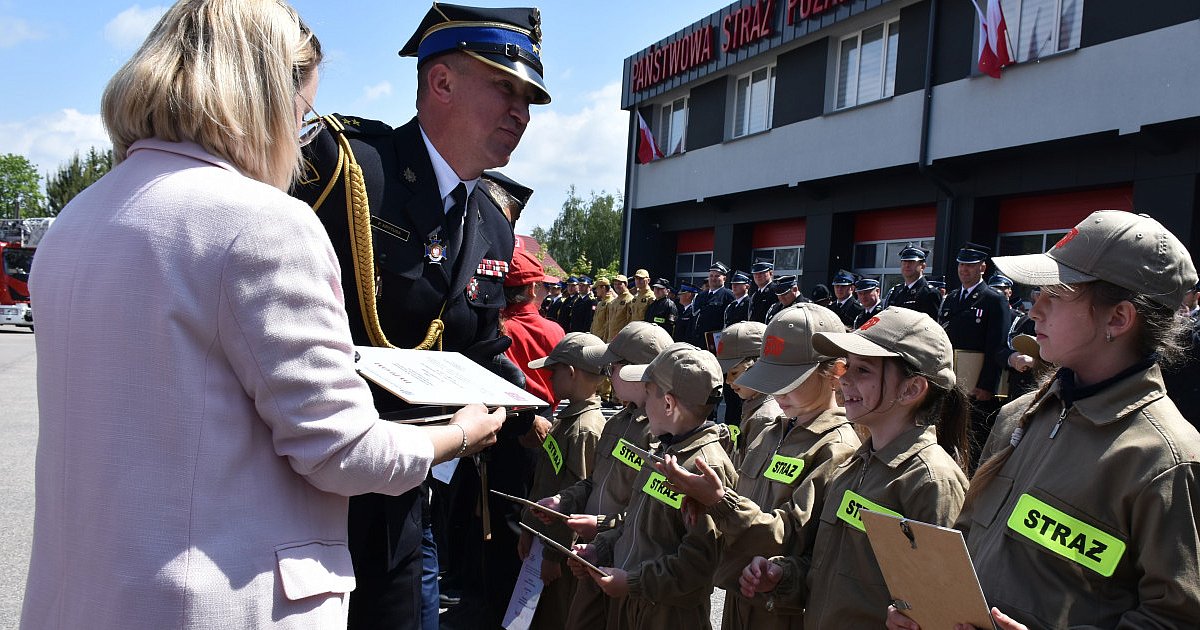 W Sandomierzu świętowali strażacy. Czekały na nich odznaczenia, awanse, dyplomy i podziękowania za służbę [ZDJĘCIA]