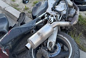Zderzenie motocykla z osobówką w Sandomierzu, jedna osoba w szpitalu-222311
