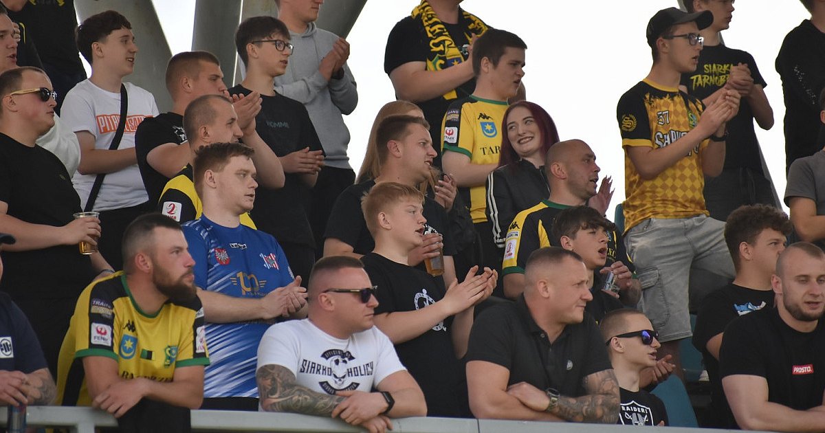 Z trybun stadionu Siarki - fotorelacja z meczu z Avią Świdnik [ZDJĘCIA]