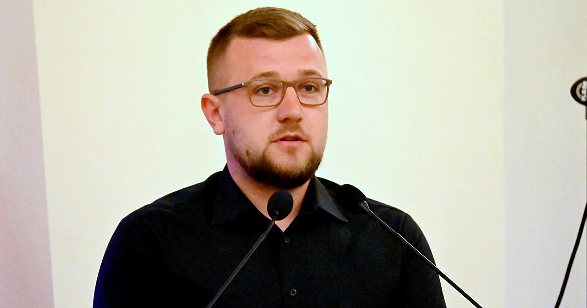 Adrian Turek, szef prezydenckiego klubu radnych w Tarnobrzegu ma zostać zwolniony z pracy. Zgodę muszą wydać radni