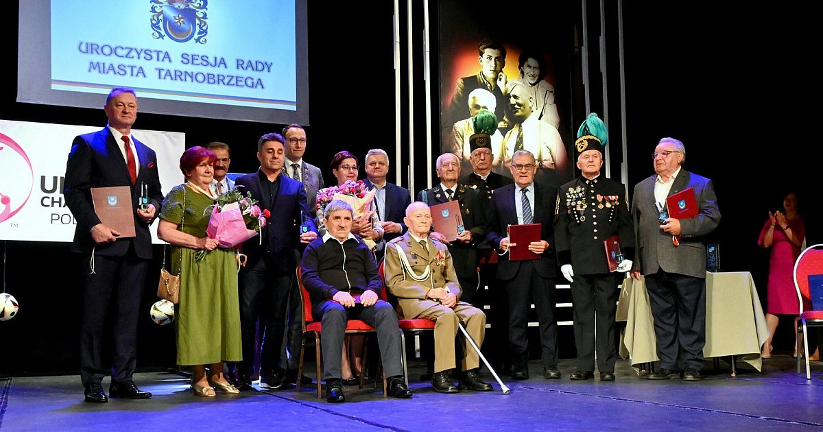 Świętowali 432. urodziny Tarnobrzega. Zobaczcie co działo się na uroczystej sesji Rady Miasta [ZDJĘCIA]