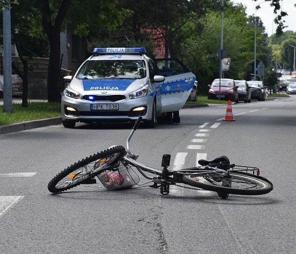 Potrącenie rowerzysty obok szpitala w Tarnobrzegu [ZDJĘCIA]-222668