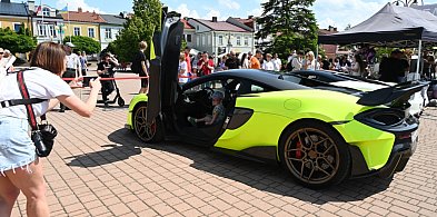 Lamborghini, Ferrari i McLaren na rynku w Tarnobrzegu. Niezwykła impreza... [FOTO]-222703
