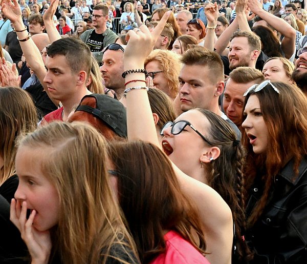 Dni Tarnobrzega 2025 - Cugowski i Sarsa porwali publiczność do zabawy [ZDJĘCIA]-222686