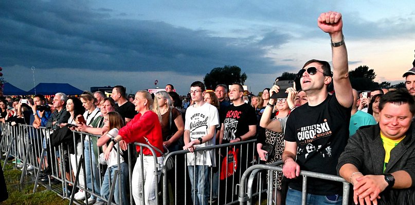 Dni Tarnobrzega 2025 - Cugowski i Sarsa porwali publiczność do zabawy [ZDJĘCIA] - 222686
