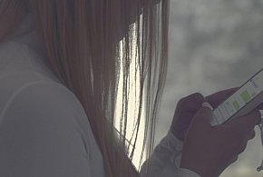 Odgórny zakaz telefonów w szkołach? MEN zdradza plany zmian-222767
