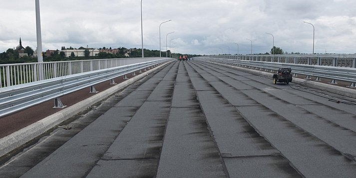 Zobacz, jak wygląda budowa drugiego mostu na Wiśle w Sandomierzu [ZDJĘCIA]