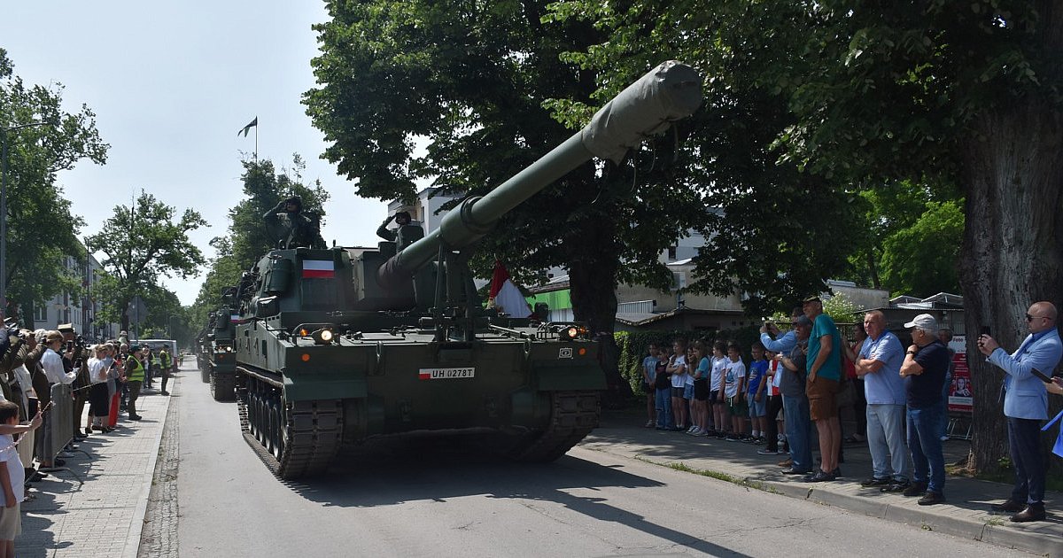 Defilada i nowoczesna artyleria - Święto 18. Brygady Artylerii w Nowej Dębie [ZDJĘCIA]