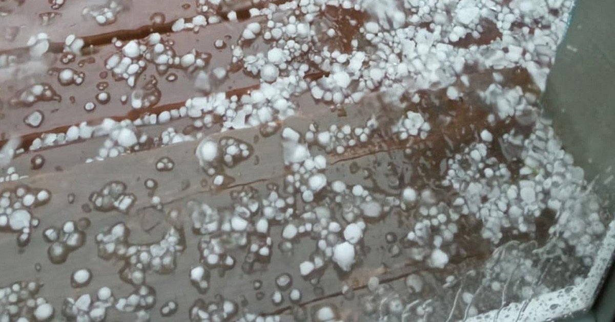 Zerwane dachy, połamane drzewa i grad wielkości piłek do pingponga. Dramatyczna noc na Sandomierszczyźnie!