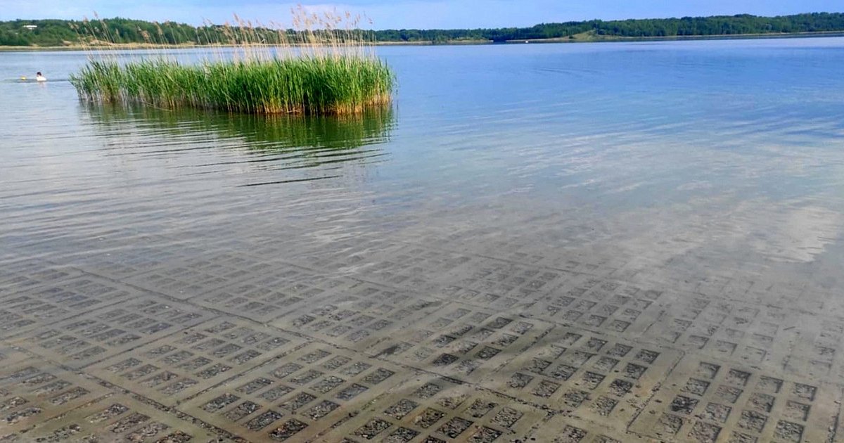 Wypoczywający nad Jeziorem Tarnobrzeskim skarżą się na brak piasku na kąpieliskach [ZDJĘCIA]